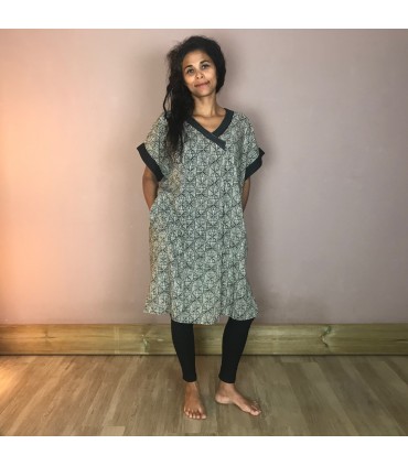 Robe Kimono Oli 107 courte, col V, petites manches