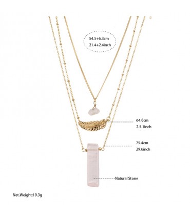 Collier multi rang en zinc doré, pendentif en quartz rose et breloque plume