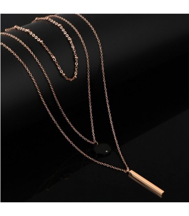 collier multi-rangs en acier inoxydable avec son médaillon acrylique orné d'un  strass et son tube forme carré