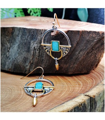 boucles d'oreilles cercle en zinc, orn&eacute; d'une perle bleue ciel, style boho