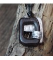 Collier pendentif géométrique en bois de santal et en zinc