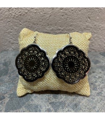 Boucles d'oreilles en forme de frame, ajourées,  Bicolor Noire et argentée.