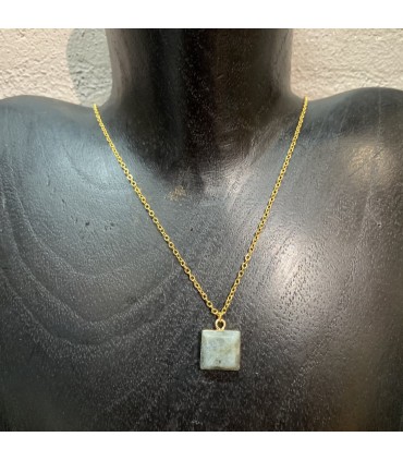 Collier en acier inoxydable doré et son pendentif Carré en Labradorite