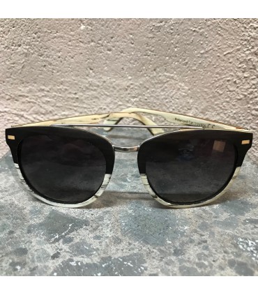 Lunette en bois polarisée et son coffret