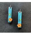 Boucles d'oreilles vintage rectangulaire, émaillée bleu turquoise, décorée d'une fleur orange