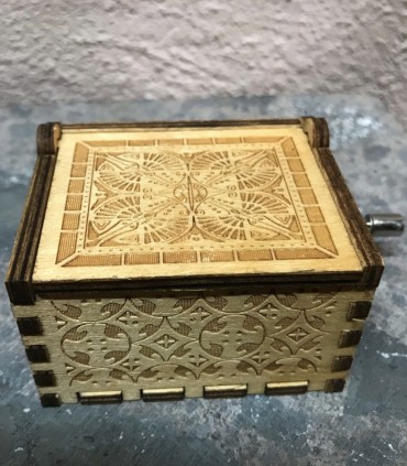 boîte à musique face ouverte. Mélodie "you are my sunshine"