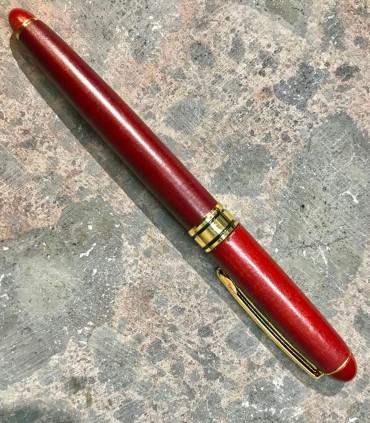 stylo plume mopani rouge avec capuchon fermé