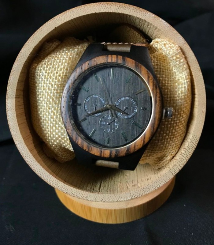 Montre en bois d'ébène et zebra, bracelet cuir