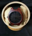 Montre en bois de santal et ébène, bracelet cuir