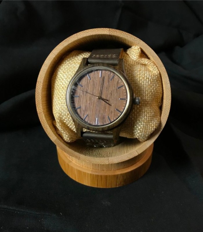 Montre en bois d'ébène, bracelet en cuir