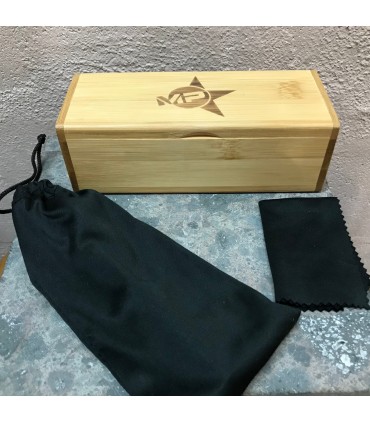 Lunettes en bois de Noyer et son coffret