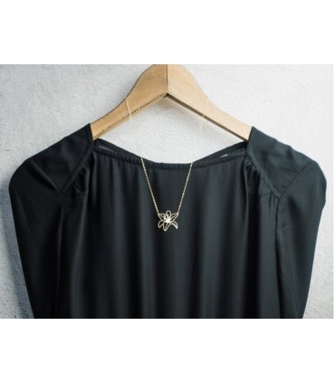 Collier en acier inoxydable minimaliste fleur de Lys façon Origami bijou géométrique